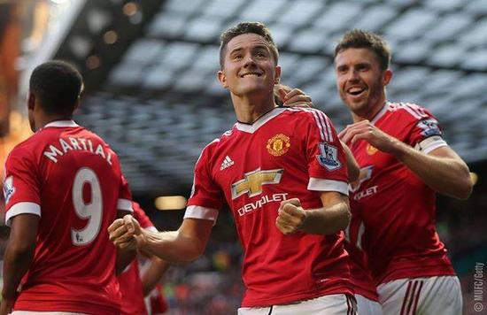 样反映出他 样反映出他